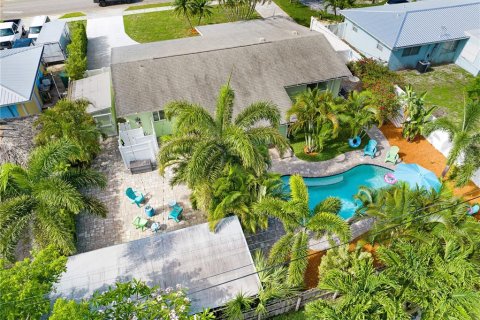House in Satellite Beach, Florida 4 bedrooms, 176.51 sq.m. № 2109388 - photo 5