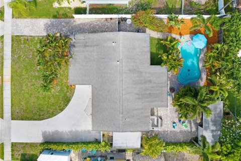 House in Satellite Beach, Florida 4 bedrooms, 176.51 sq.m. № 2109388 - photo 12