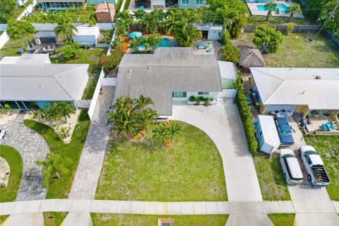 House in Satellite Beach, Florida 4 bedrooms, 176.51 sq.m. № 2109388 - photo 18