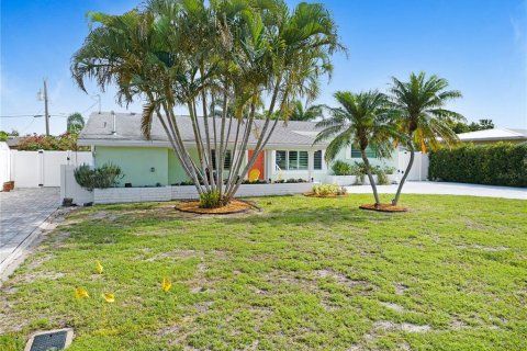 House in Satellite Beach, Florida 4 bedrooms, 176.51 sq.m. № 2109388 - photo 30