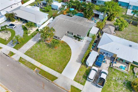 House in Satellite Beach, Florida 4 bedrooms, 176.51 sq.m. № 2109388 - photo 17