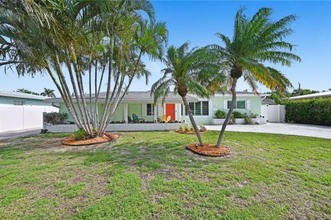 House in Satellite Beach, Florida 4 bedrooms, 176.51 sq.m. № 2109388 - photo 2