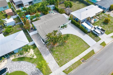 House in Satellite Beach, Florida 4 bedrooms, 176.51 sq.m. № 2109388 - photo 19