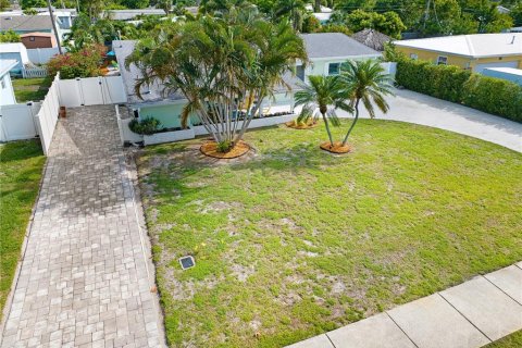 House in Satellite Beach, Florida 4 bedrooms, 176.51 sq.m. № 2109388 - photo 25