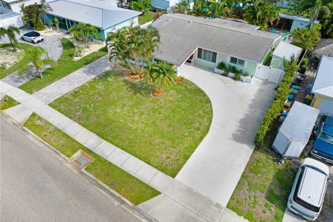 House in Satellite Beach, Florida 4 bedrooms, 176.51 sq.m. № 2109388 - photo 22