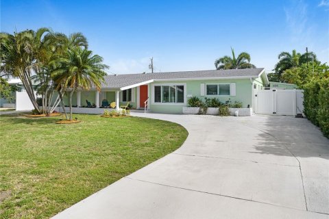House in Satellite Beach, Florida 4 bedrooms, 176.51 sq.m. № 2109388 - photo 29