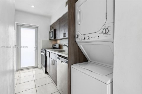 Villa ou maison à louer à Miami Beach, Floride: 3 chambres, 104.33 m2 № 2025436 - photo 2