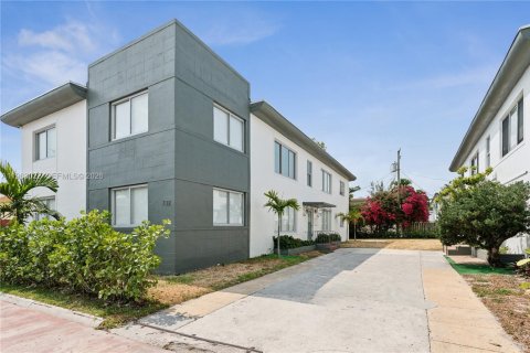 Villa ou maison à Miami Beach, Floride 3 chambres, 104.33 m2 № 2025436