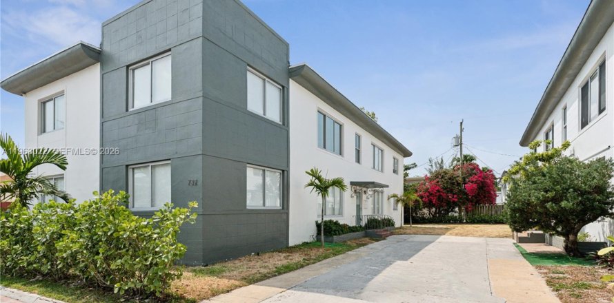 Villa ou maison à Miami Beach, Floride 3 chambres, 104.33 m2 № 2025436