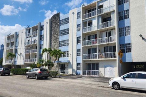 Copropriété à louer à Miami, Floride: 2 chambres, 65.03 m2 № 2062604 - photo 6