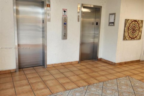 Copropriété à louer à Miami, Floride: 2 chambres, 65.03 m2 № 2062604 - photo 9