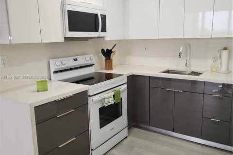 Copropriété à louer à Miami, Floride: 2 chambres, 65.03 m2 № 2062604 - photo 10