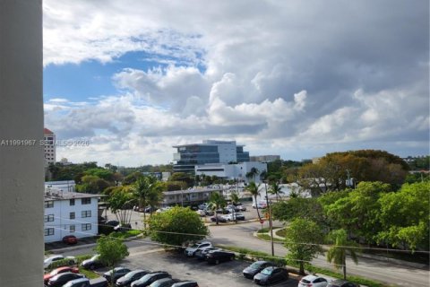 Copropriété à louer à Miami, Floride: 2 chambres, 65.03 m2 № 2062604 - photo 16