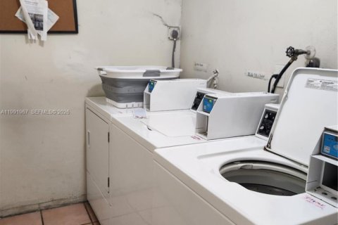 Copropriété à louer à Miami, Floride: 2 chambres, 65.03 m2 № 2062604 - photo 17