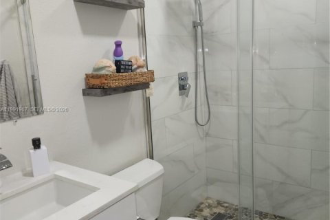 Copropriété à louer à Miami, Floride: 2 chambres, 65.03 m2 № 2062604 - photo 4