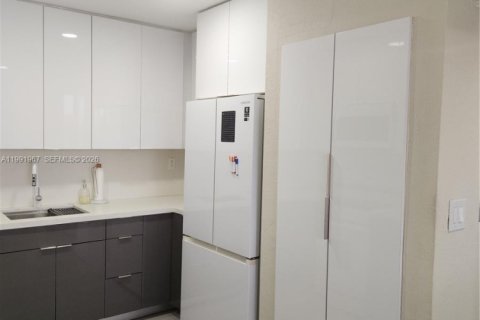 Copropriété à louer à Miami, Floride: 2 chambres, 65.03 m2 № 2062604 - photo 11