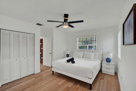 House in Miami, Florida 3 bedrooms, 124.12 sq.m. № 2085252 - photo 6