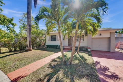 House in Miami, Florida 3 bedrooms, 124.12 sq.m. № 2085252 - photo 3