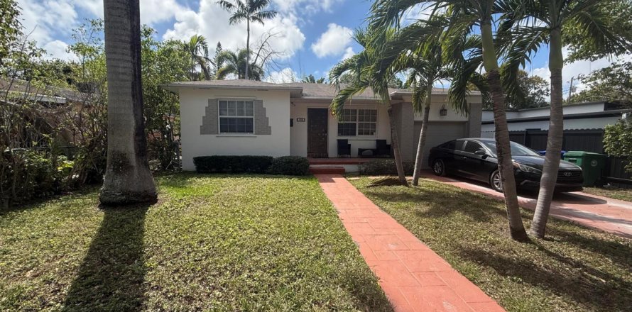 House in Miami, Florida 3 bedrooms, 124.12 sq.m. № 2085252