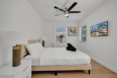 House in Miami, Florida 3 bedrooms, 124.12 sq.m. № 2085252 - photo 14