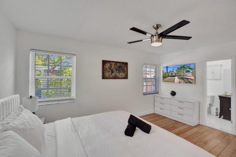 House in Miami, Florida 3 bedrooms, 124.12 sq.m. № 2085252 - photo 7