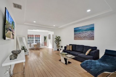 House in Miami, Florida 3 bedrooms, 124.12 sq.m. № 2085252 - photo 22