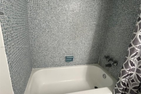 Condominio en venta en Miami, Florida, 1 dormitorio, 74.41 m2 № 1959053 - foto 7