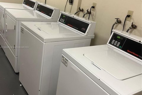 Condominio en venta en Miami, Florida, 1 dormitorio, 74.41 m2 № 1959053 - foto 2