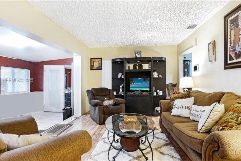 Купить виллу или дом в Майами, Флорида 3 спальни, 136.19м2, № 1989594 - фото 28