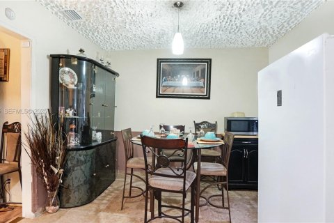 Купить виллу или дом в Майами, Флорида 3 спальни, 136.19м2, № 1989594 - фото 30