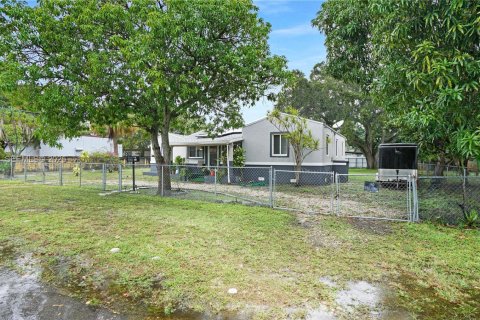 Купить виллу или дом в Майами, Флорида 3 спальни, 136.19м2, № 1989594 - фото 2