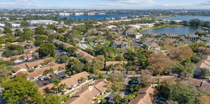 House in Oakland Park, Florida 2 bedrooms, 89.19 sq.m. № 970417
