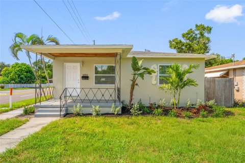Villa ou maison à Saint Petersburg, Floride 3 chambres, 112.6 m2 № 2412707
