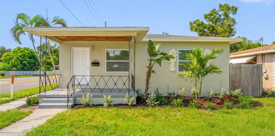 Villa ou maison à Saint Petersburg, Floride 3 chambres, 112.6 m2 № 2412707