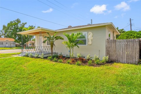 Villa ou maison à vendre à Saint Petersburg, Floride: 3 chambres, 112.6 m2 № 2412707 - photo 3