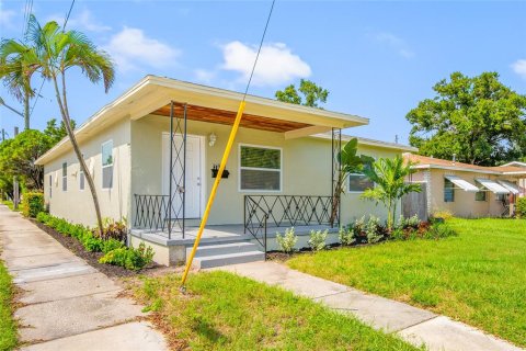 Villa ou maison à vendre à Saint Petersburg, Floride: 3 chambres, 112.6 m2 № 2412707 - photo 2