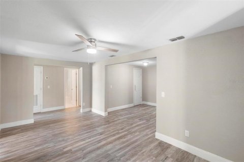 House in Sanford, Florida 4 bedrooms, 144.74 sq.m. № 1648347 - photo 17