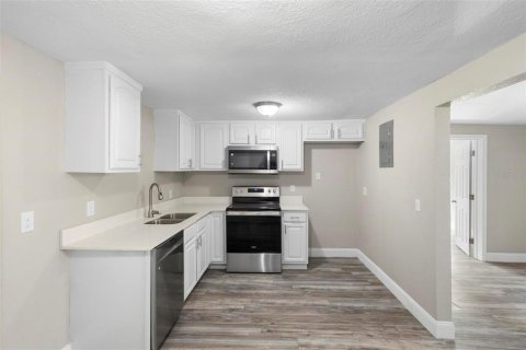 House in Sanford, Florida 4 bedrooms, 144.74 sq.m. № 1648347 - photo 19