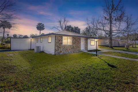 House in Sanford, Florida 4 bedrooms, 144.74 sq.m. № 1648347 - photo 2