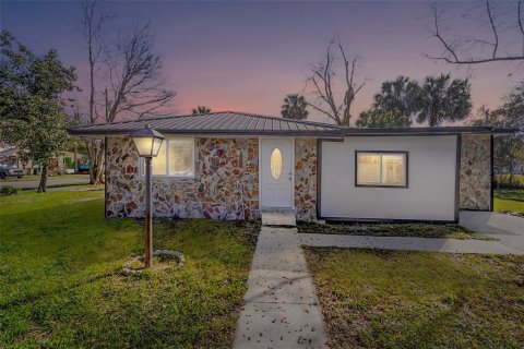 House in Sanford, Florida 4 bedrooms, 144.74 sq.m. № 1648347 - photo 1