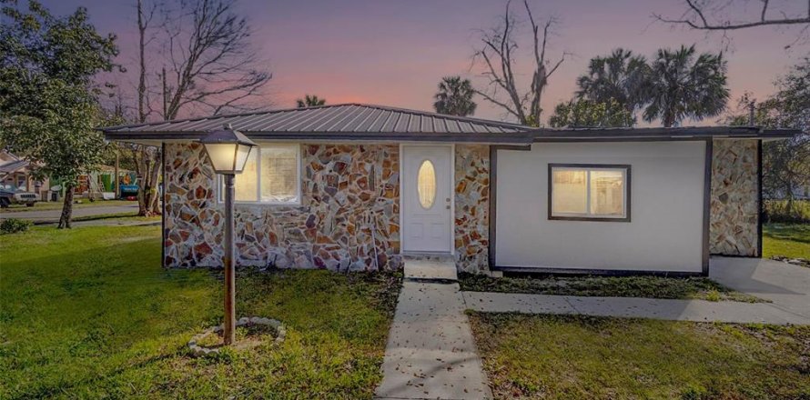 House in Sanford, Florida 4 bedrooms, 144.74 sq.m. № 1648347