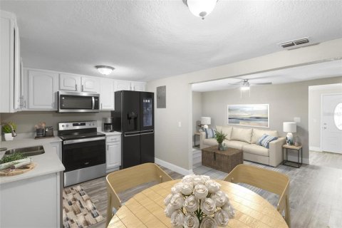 House in Sanford, Florida 4 bedrooms, 144.74 sq.m. № 1648347 - photo 5