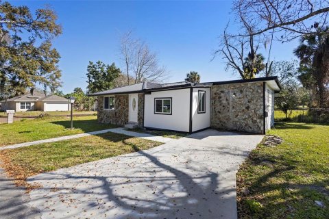 House in Sanford, Florida 4 bedrooms, 144.74 sq.m. № 1648347 - photo 12