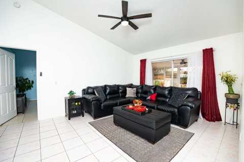 Casa en venta en Port St. Lucie, Florida, 2 dormitorios, 132.57 m2 № 2078162 - foto 4