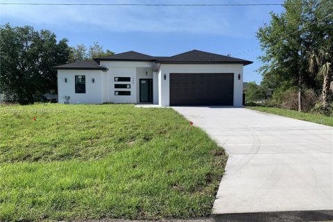 Casa en Lehigh Acres, Florida 3 dormitorios № 2056885