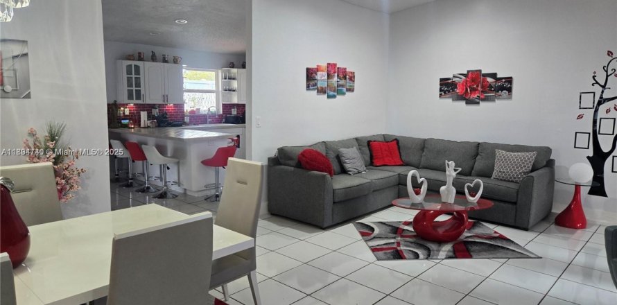 Villa ou maison à Miami, Floride 4 chambres, 171.87 m2 № 1949712
