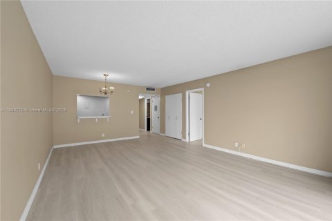 Condominio en alquiler en North Miami Beach, Florida, 1 dormitorio, 72.46 m2 № 1979162 - foto 7