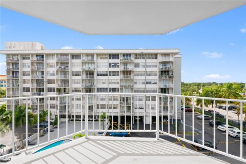 Condominio en alquiler en North Miami Beach, Florida, 1 dormitorio, 72.46 m2 № 1979162 - foto 17