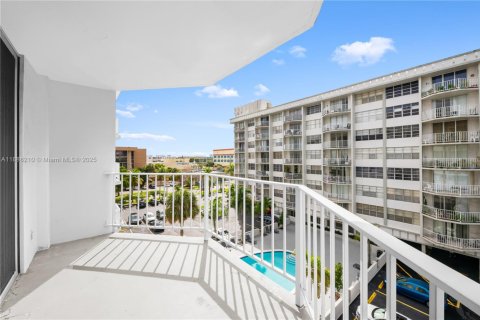 Condominio en alquiler en North Miami Beach, Florida, 1 dormitorio, 72.46 m2 № 1979162 - foto 16