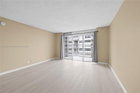 Condominio en alquiler en North Miami Beach, Florida, 1 dormitorio, 72.46 m2 № 1979162 - foto 6
